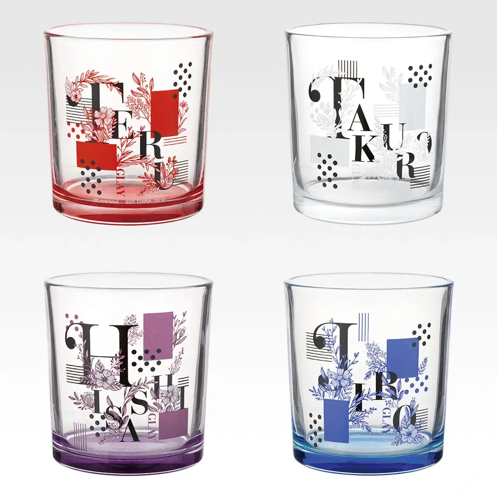 Glas mit farbigem Boden
