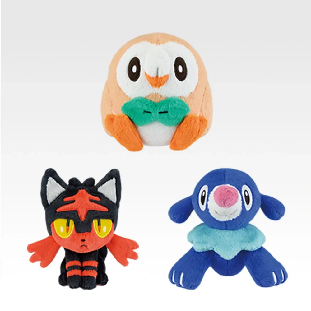 Plüschtiere der drei Starter-Pokémon der Alola-Region